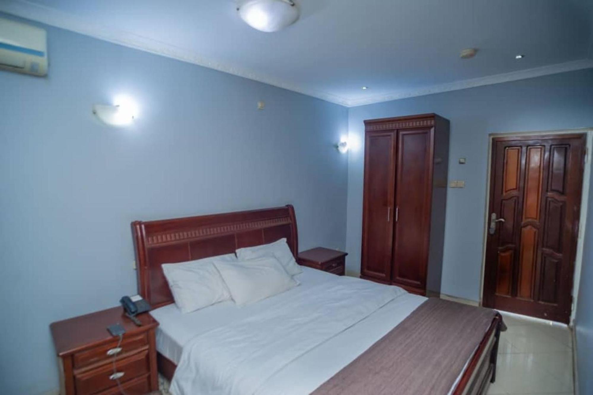 Room in BB - Large Room with Free Breakfast Lubumbashi Exterior photo