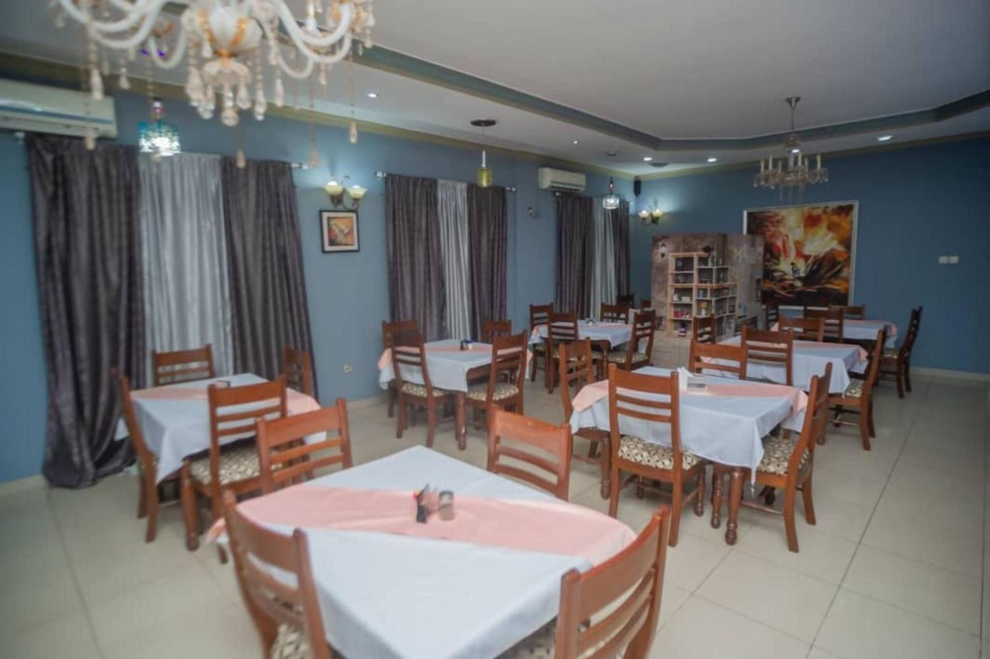 Room in BB - Large Room with Free Breakfast Lubumbashi Exterior photo